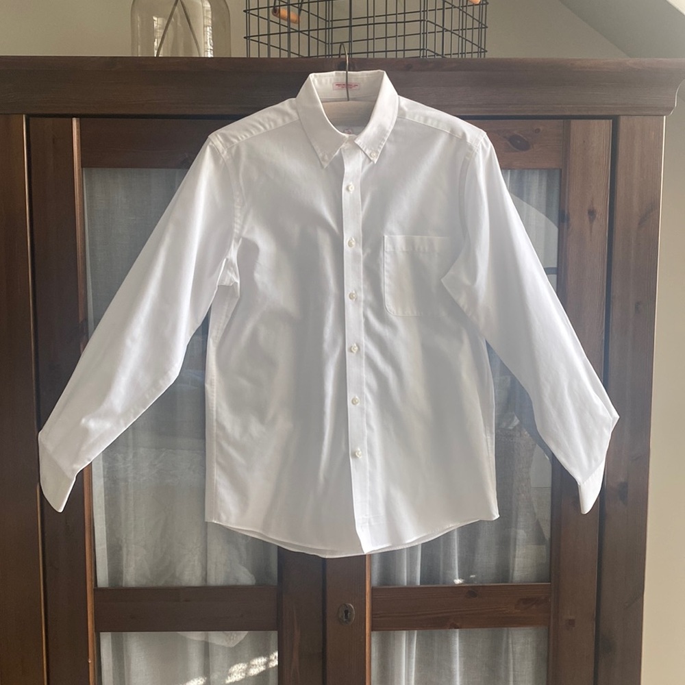 Izod white button down shirt. Slim fit size 15 , 32/33